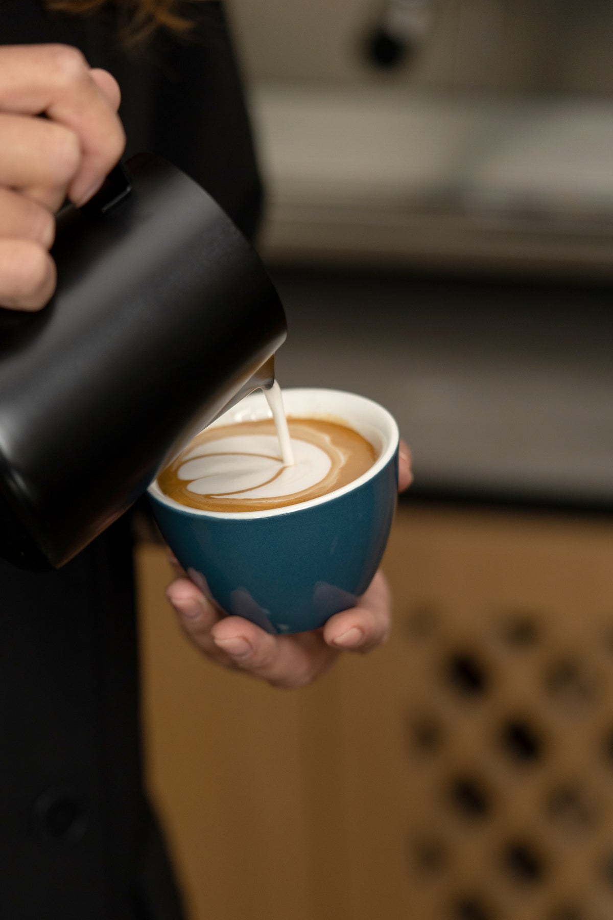 Dans le café